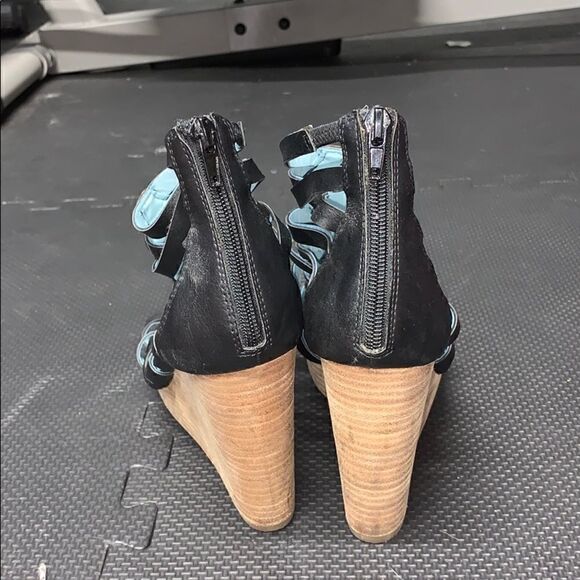 Miranda Lambert Black 4” Wedge - Picture 3 of 5